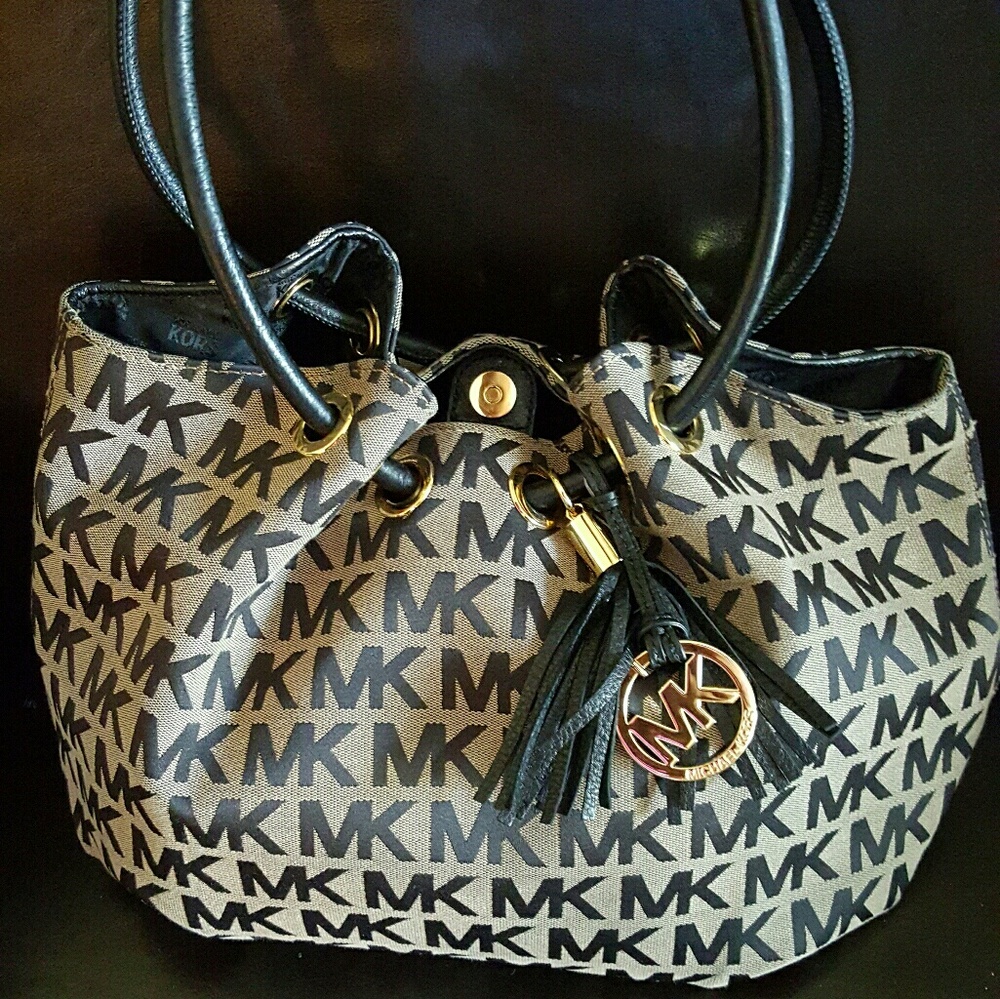 ***SOLD*** Authentic Michael Kors purse