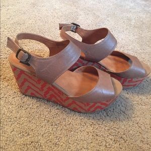 BC Eagle Eyes Sandals