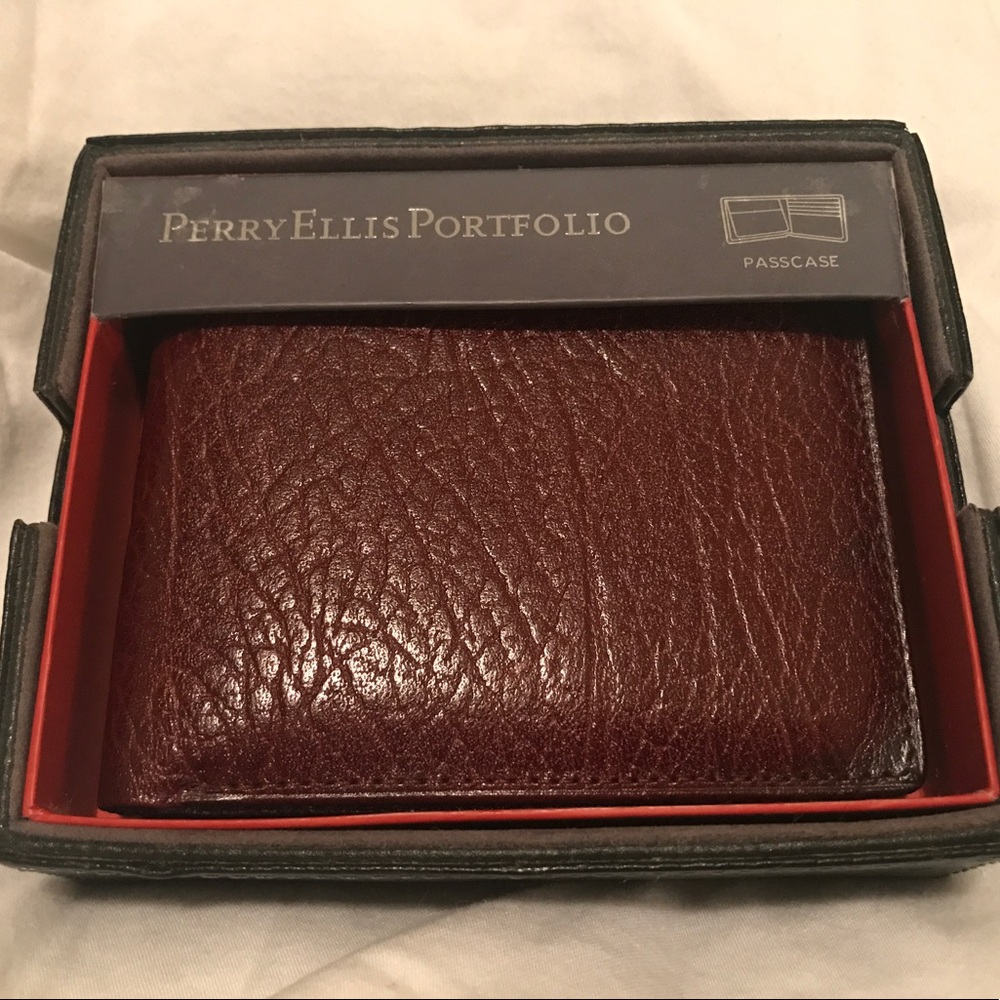 Perry Ellis Men's Wallet