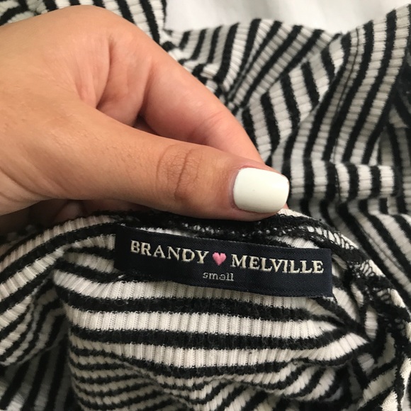 BM STRIPED B&W CROP TOP - Picture 3 of 4