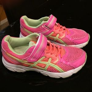 Asics size 2 1/2 kids Pre Contend 3