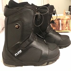 Brand New 'Flow Rival' Snowboard Boots
