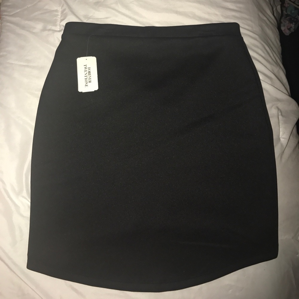NWT FOREVER 21 BLACK PENCIL SKIRT