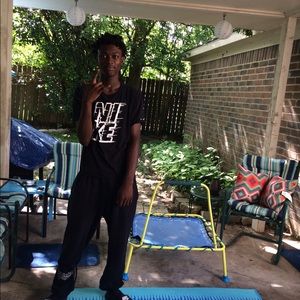 Meet your Posher, Laronce