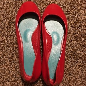 Oka B red flats