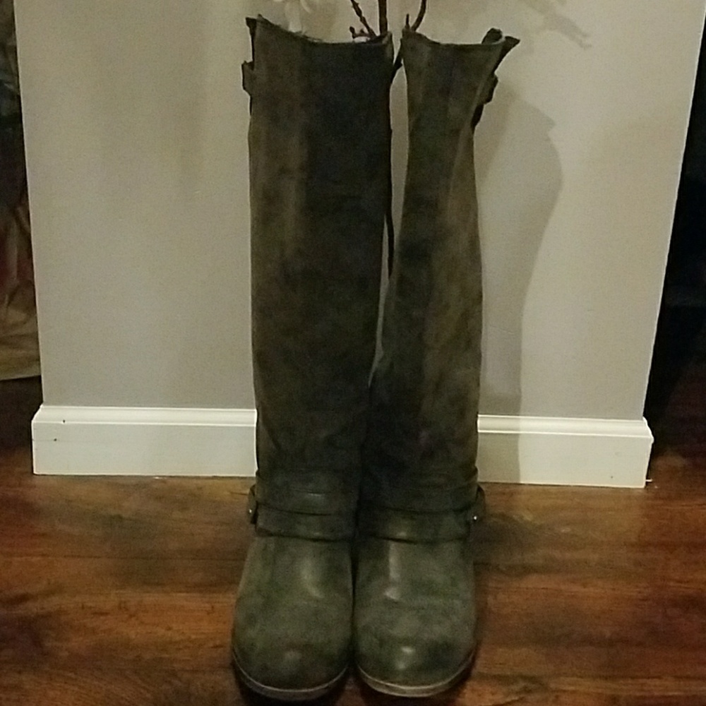 MADDEN GIRL distressed grey high style boots