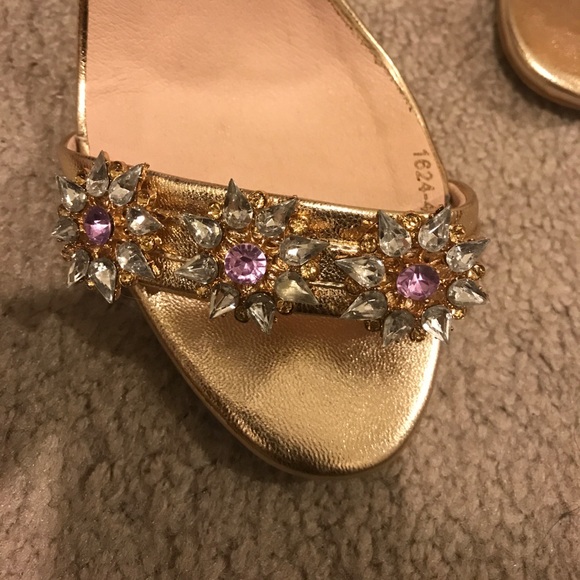 Metallic gold heels, with gems. - Picture 2 of 5