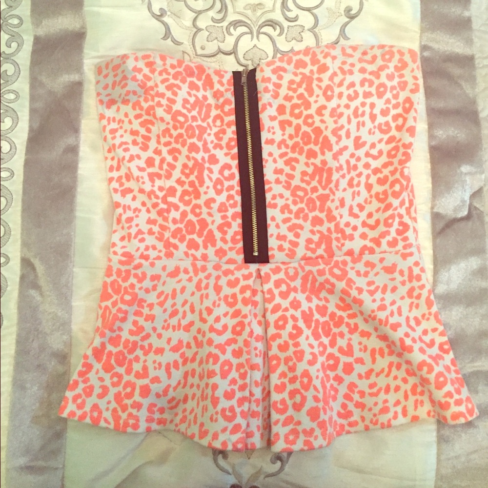 Sleeveless cheetah print shirt