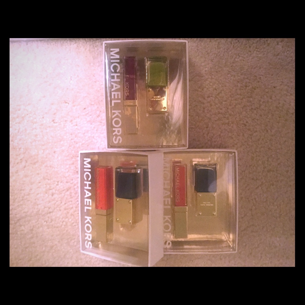 Nail polish/lip gloss set