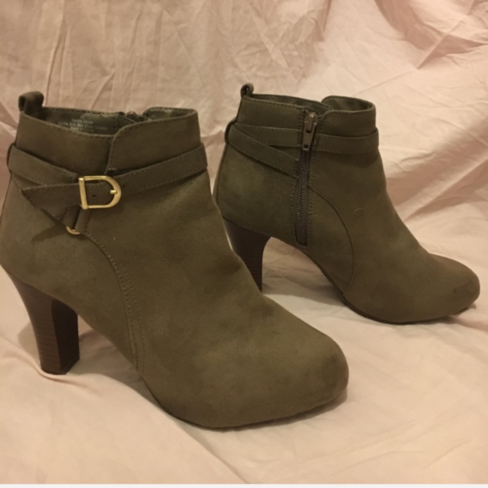 Heeled boots