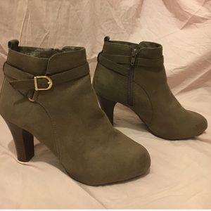 Heeled boots