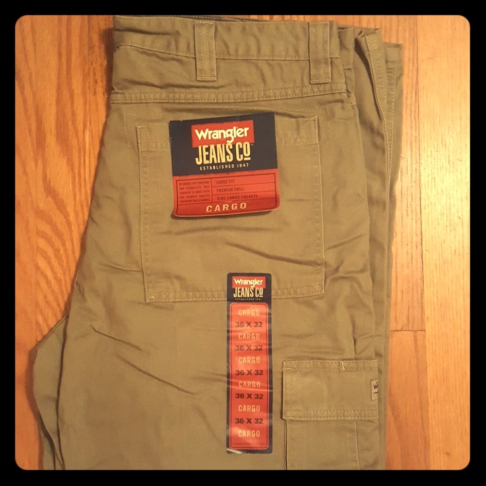 NWT 36x32 Men's Cargo Pants