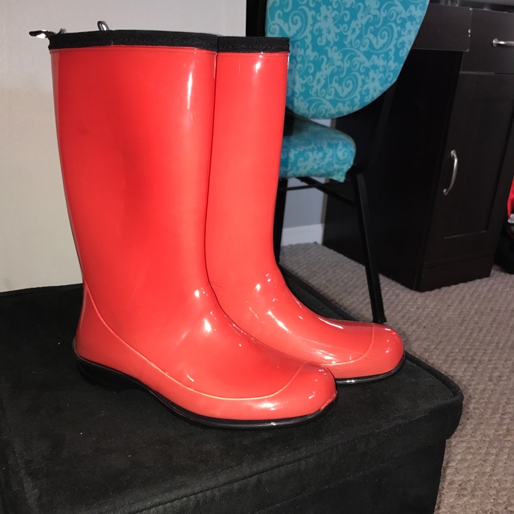 coral rainboots