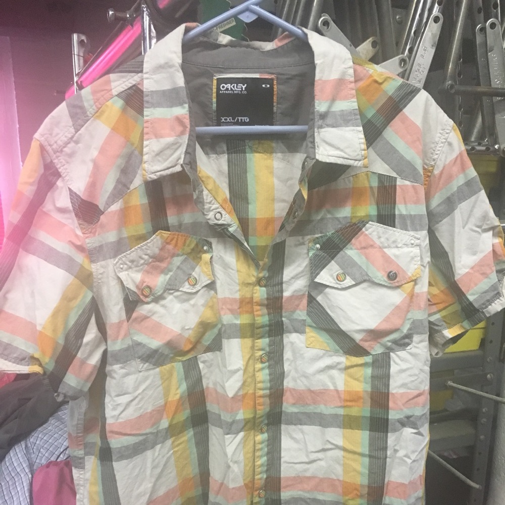 Men's Oakley button up shirt