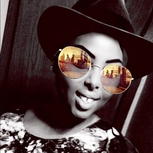 Meet your Posher, Safia