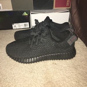 Yeezy 350 pirate black