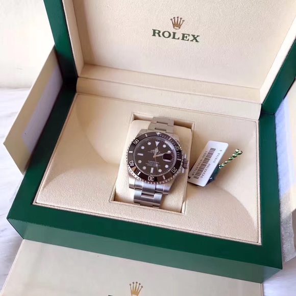 Rolex Men Submariner Date 40mm Oyster - Picture 2 of 4