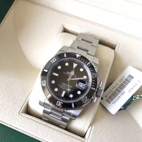 Rolex Men Submariner Date 40mm Oyster - Picture 4 of 4