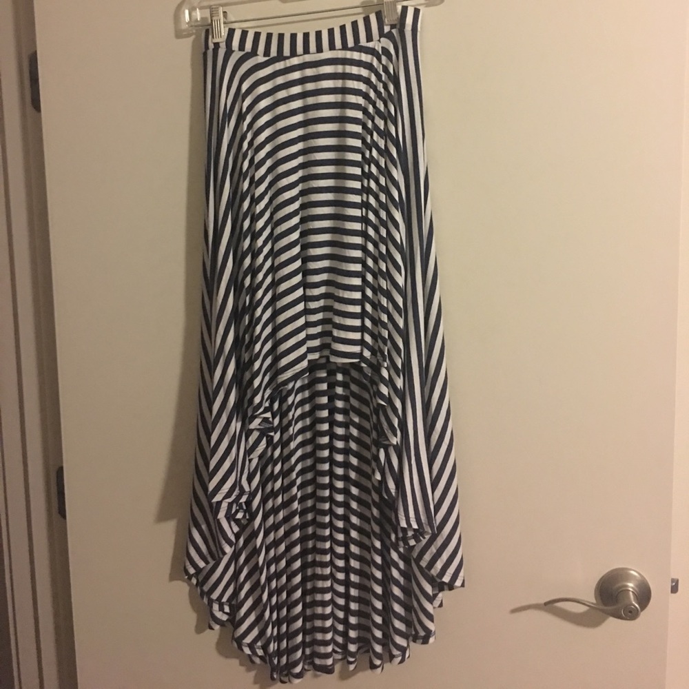 Striped t-shirt skirt w high/low hem