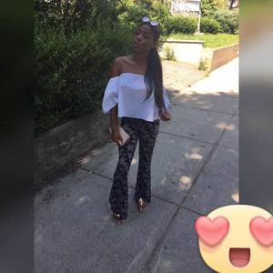 Meet your Posher, Dee