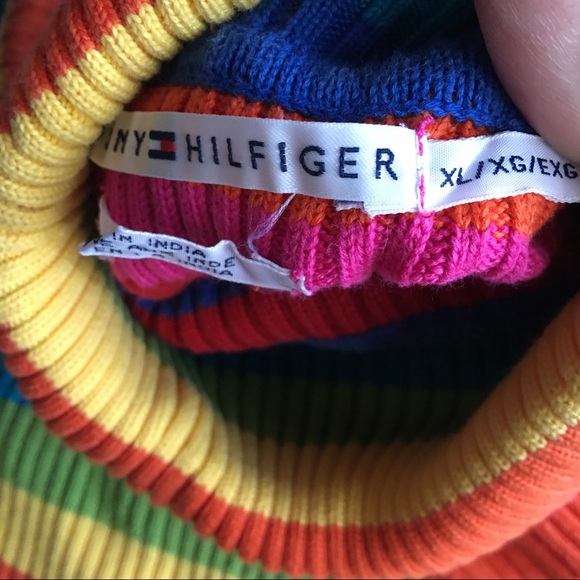 ❌SOLD❌ € Tommy Hilfiger Rainbow Striped Turtleneck - Picture 4 of 8