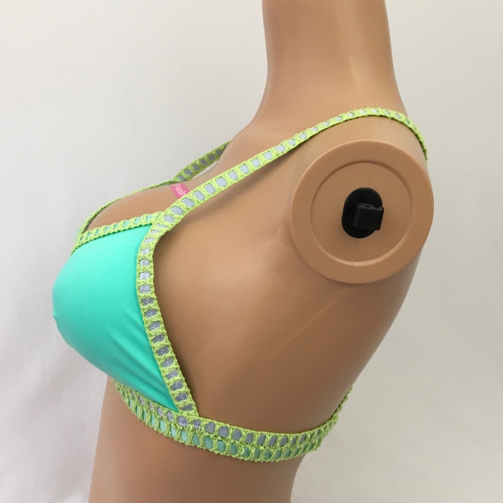 ✅🆕😍 Victoria's Secret crochet swim top - Picture 4 of 8