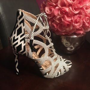 Jessica Simpson Black/white mini polka dot print