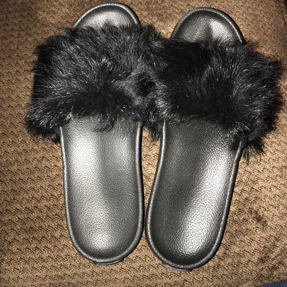 NWOT Ugg Royale Slide