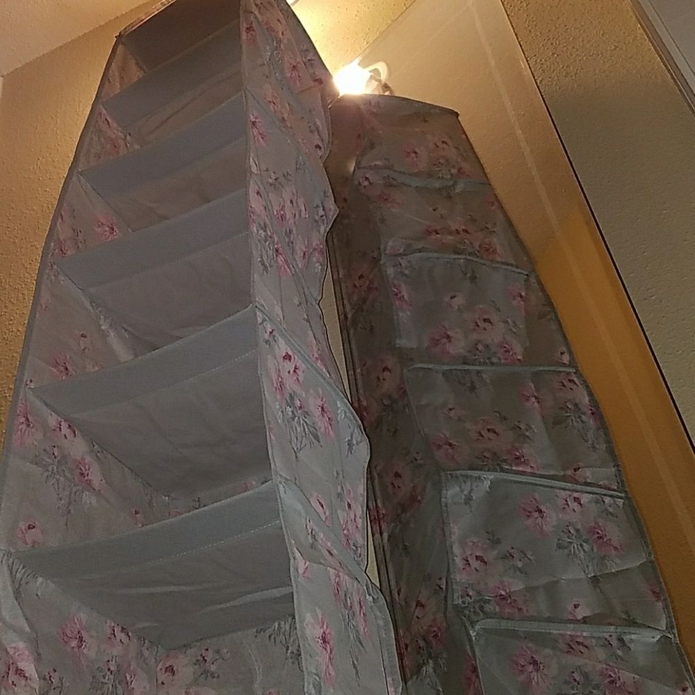 Floral hanging shelf