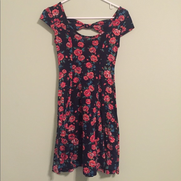 Bow Back Dress - Picture 3 of 3