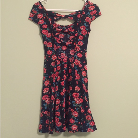 Bow Back Dress - Picture 2 of 3