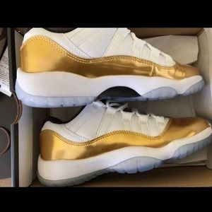 Jordan 11s white/gold