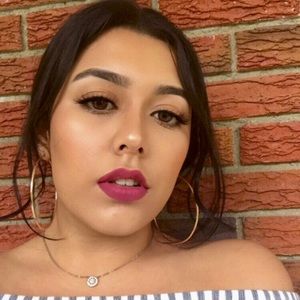 Meet your Posher, Val