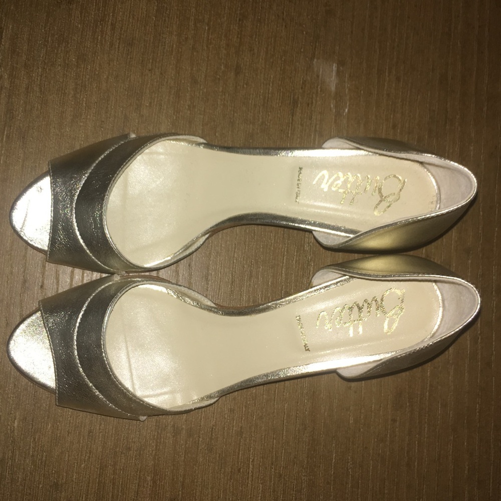 Butter shoes in gold
