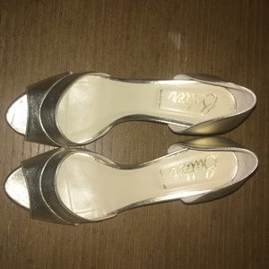 Butter shoes in gold