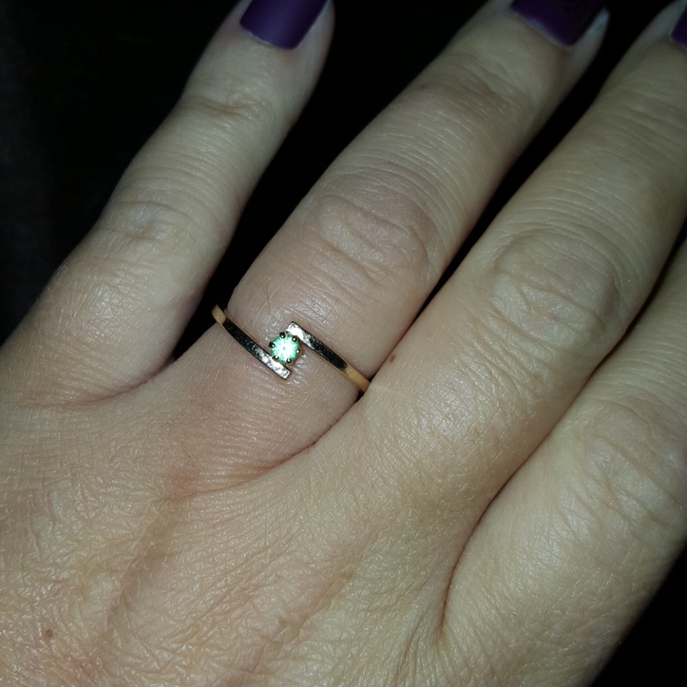 14 K gold ring, Peridot genuine gemstone