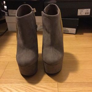 Lady Gaga-esque heelless booties