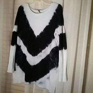 Sweatshirt with raw edges and hidden side pockets