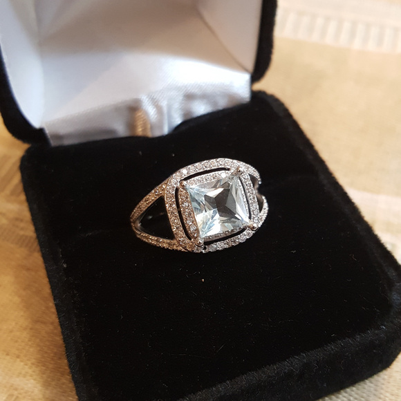 NWOT- Ring Blue Topaz - White Sapphire - Picture 1 of 8