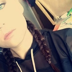 Meet your Posher, Alexia