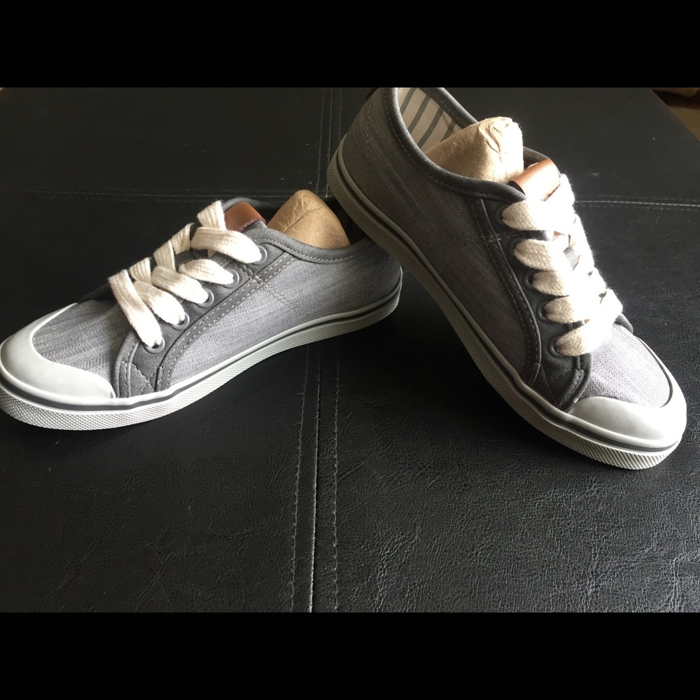 💣NEW Ugg sneakers size 13💣
