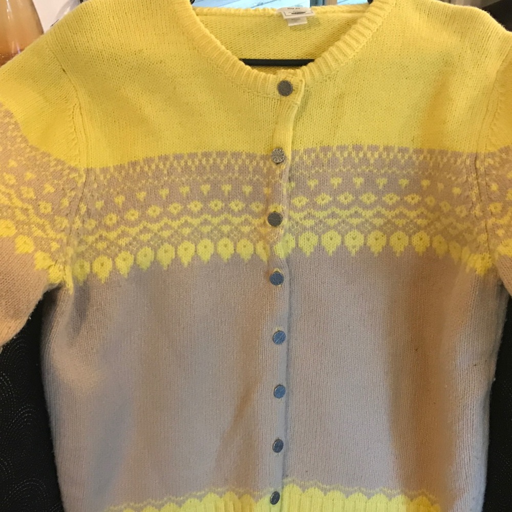 Warm sweater! Yellow with detail