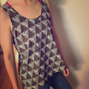 Geometric Split Tail Tank Top