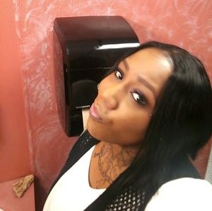 Meet your Posher, Tia