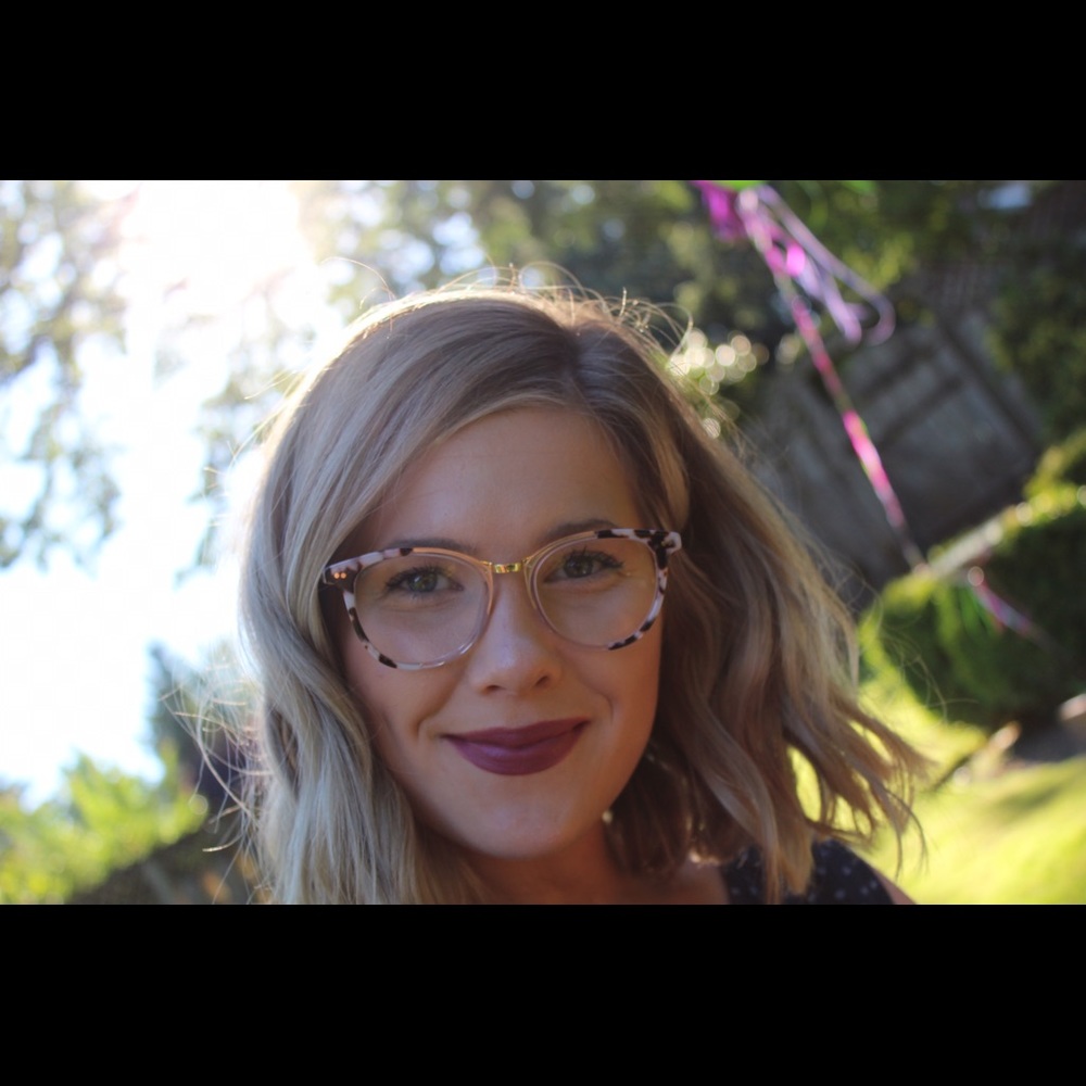 Meet your Posher, Caitlin