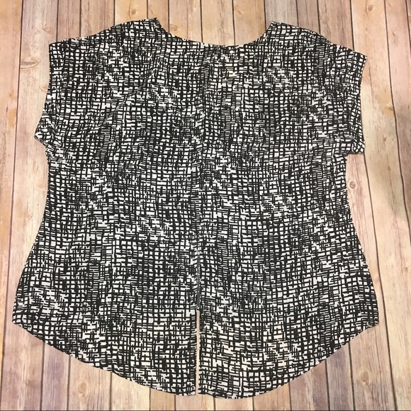 Black and White Hi-Lo Top - Picture 2 of 6