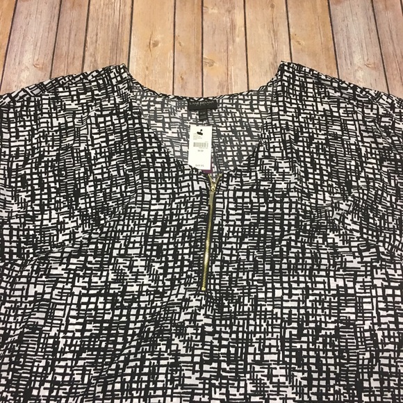 Black and White Hi-Lo Top - Picture 3 of 6