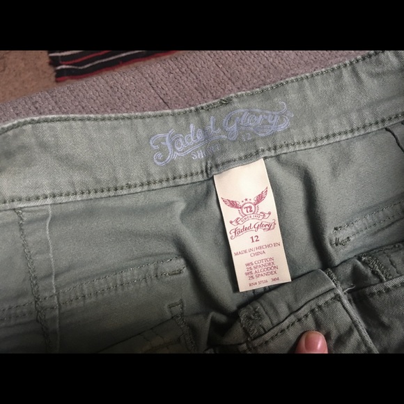 Shorts - Picture 2 of 3