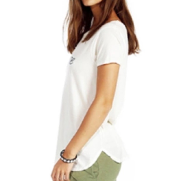 Amore Graphic TEE Vintage T-Shirt Top Curved Hem - Picture 2 of 3