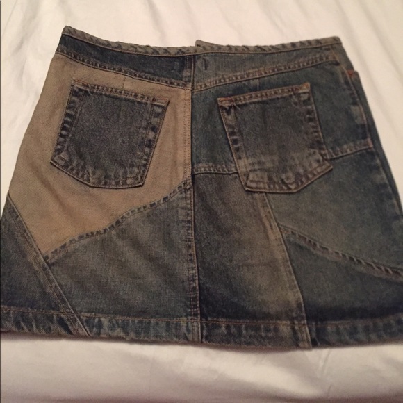 Bebe jean skirt size 2 - Picture 2 of 3